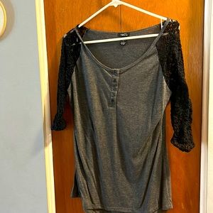 Grey 3/4 lace sleeve shirt